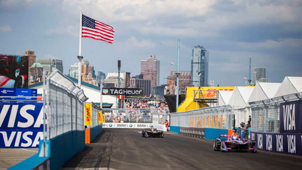With engines whirring, electric car racing comes to Brooklyn